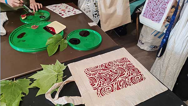 atelier artisane teinturière encres végétales dans le Luberon